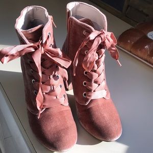 Rose lace up Kenneth Cole  booties size 8